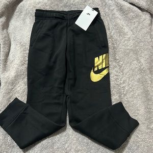 Nike Boy Fleece Jogger Pants Black with Gold Logo! BRAND NEW‼️